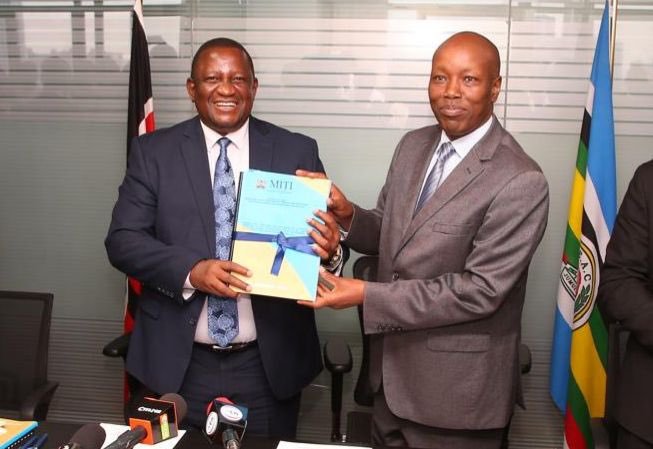 Waziri_Mvurya's tweet photo. It was an honor and privilege to officially hand over the Ministry of Investments, Trade, and Industry to incoming Cabinet Secretary Hon. Lee Kinyanjui @GovLeeKinyanjui.

I extend my sincere gratitude to the Ministry staff, led by Principal Secretaries Abubakar Hassan (Investments Promotion), Alfred K’Ombudo (Trade) and Dr. Alfred Mukhwana (Industry) for their unwavering support and dedication.

Congratulations once again to Hon. Lee Kinyanjui, and I wish him the very best in his new assignment.

@MITIKenya @GovLeeKinyanjui @PSAhassan @AlfredKOmbudo @DrJumaMukhwana