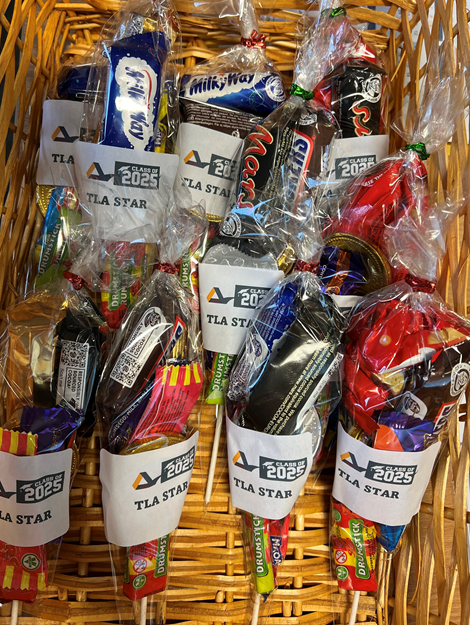 DeltaTheLaurel's tweet photo. #TeamTLA Monday night Maths academic intervention prizes ready - let's spin the wheel 🛞 to see who the winners are? #Gottobeinittowinit. 🎁 https://t.co/Eb7kiLmC9H