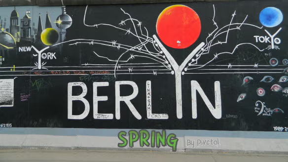 Maciej Walkowiak 🍃 (@maciejwalkowiak) on Twitter photo The community of Spring enthusiasts in Berlin - Berlin Spring User Group is back!
📆 Today at 6:30 PM at <a href="/jetbrains/">JetBrains</a> office, one and the only <a href="/odrotbohm/">Oliver Drotbohm 🥁 & 👨💻</a> will speak about <a href="/springmodulith/">Spring Modulith</a> and specifically:
Designing Module Interactions in Modulithic Spring Applications
👉 The community of Spring enthusiasts in Berlin - Berlin Spring User Group is back!
📆 Today at 6:30 PM at <a href="/jetbrains/">JetBrains</a> office, one and the only <a href="/odrotbohm/">Oliver Drotbohm 🥁 & 👨💻</a> will speak about <a href="/springmodulith/">Spring Modulith</a> and specifically:
Designing Module Interactions in Modulithic Spring Applications
👉