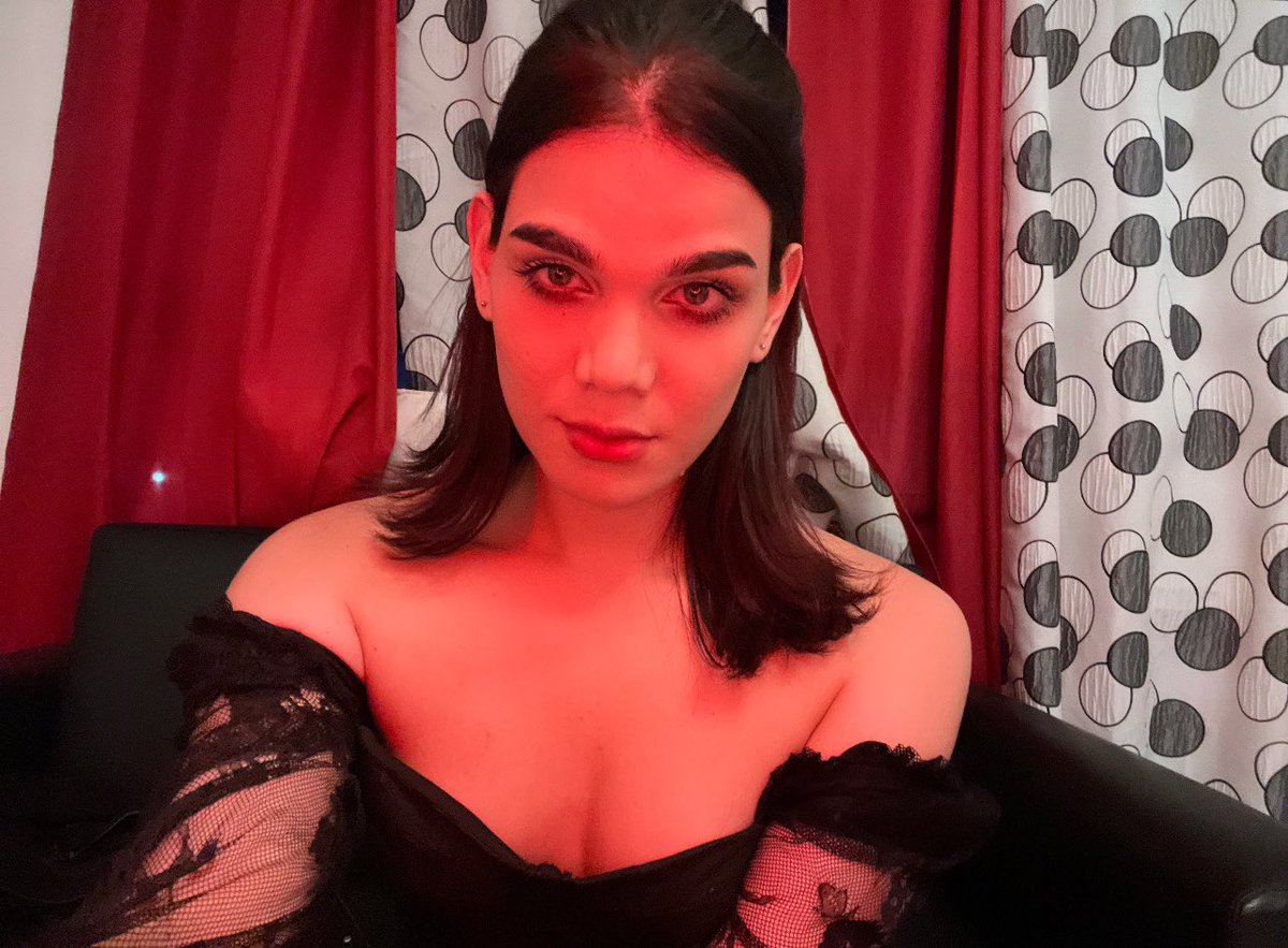 Silverl16238's tweet image. do you mind if i have a penis