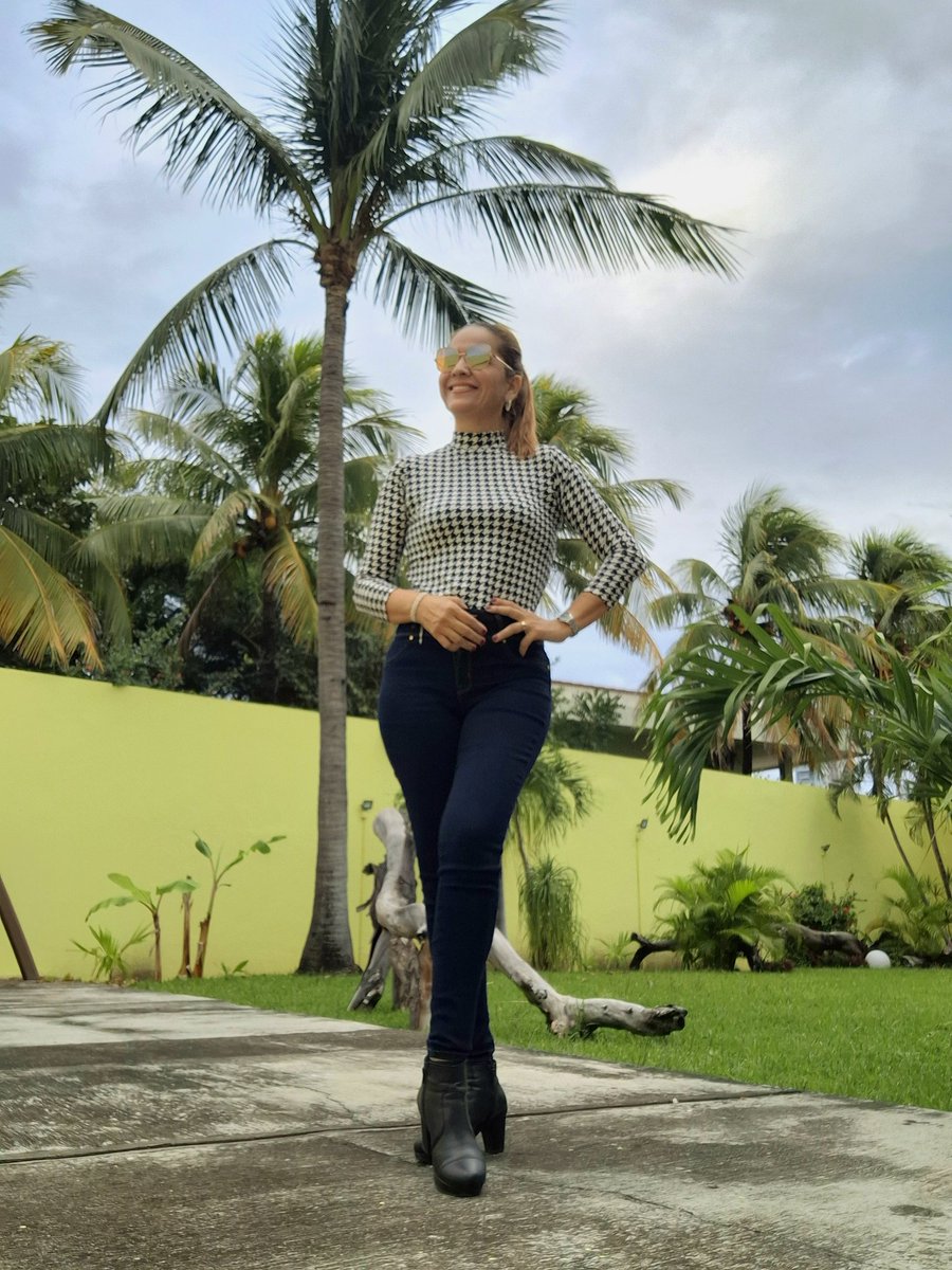 Verónica🎀 tweet media