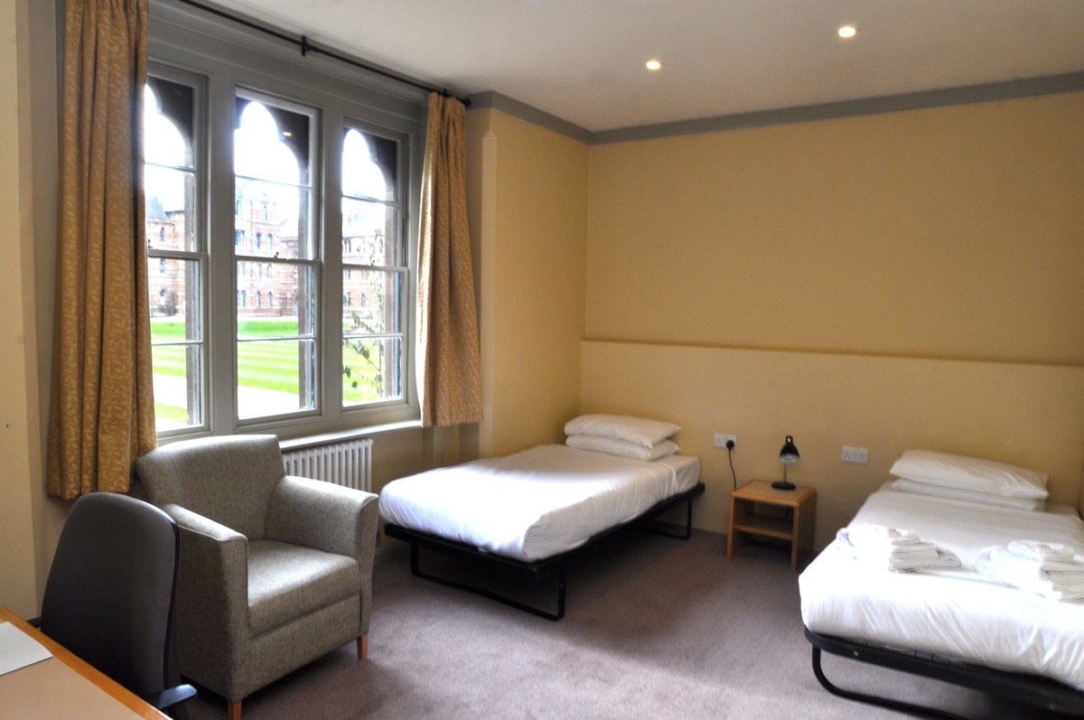 Did you know that you can book individual accommodations directly on our Stay in Oxford page? 🌟lnkd.in/eUeXczkb 
Check availability and secure your stay online with ease.  

Plan your visit and enjoy the beautiful city of Oxford! 😍

#visitoxford #universityofoxford