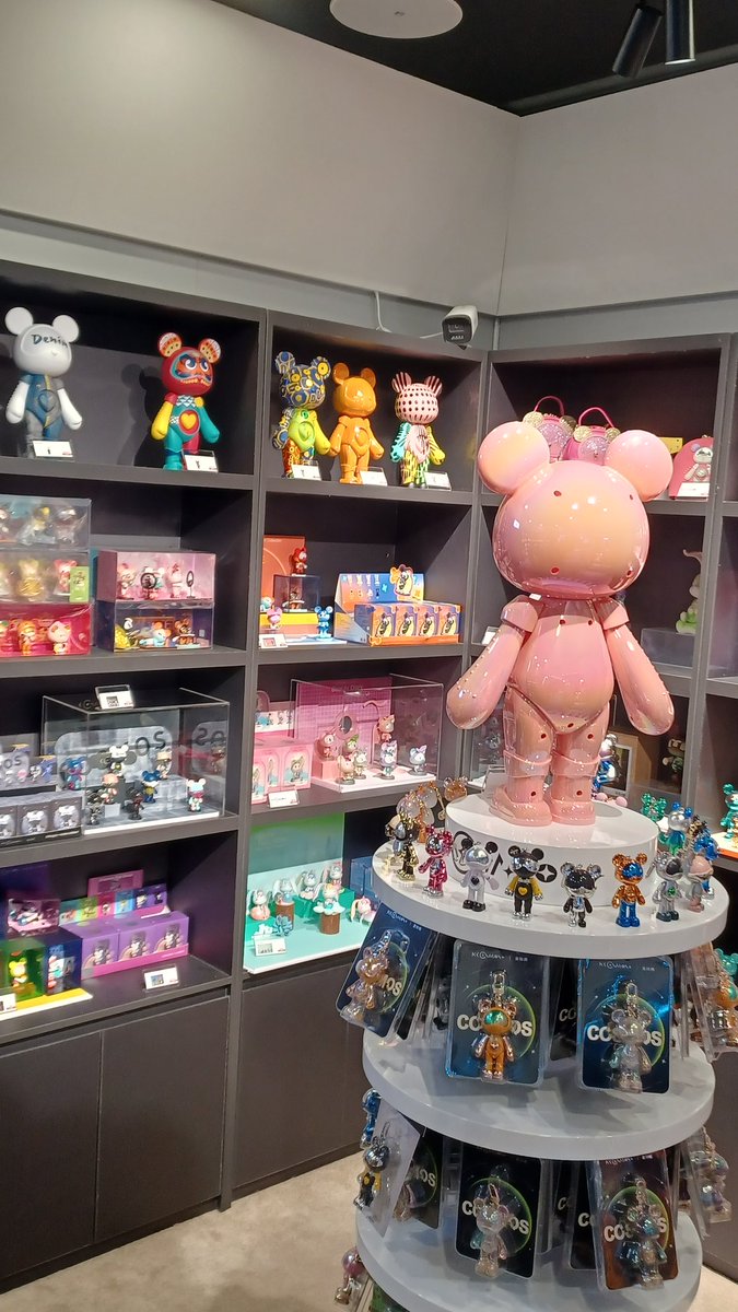 thanuchsss's tweet image. #cosmosbear #spacetimecube #seaconbangkae