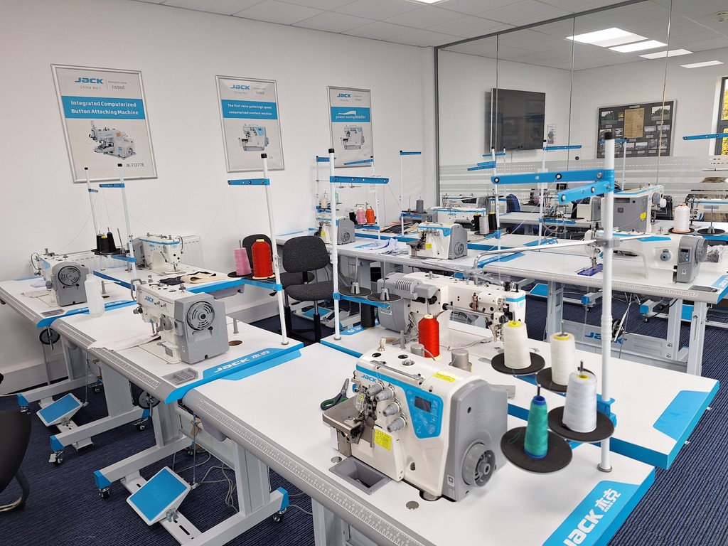 JackSewingUK's tweet photo. Jack sewing machines and spare parts are available to order! ⁠
⁠
We are UK agents. Full sales support and warranty is provided with every machine purchase.⁠
⁠
View all our products via the link below! 🔗

🔗 https://t.co/SNssOO1KZg https://t.co/94M7RkM4Bv
