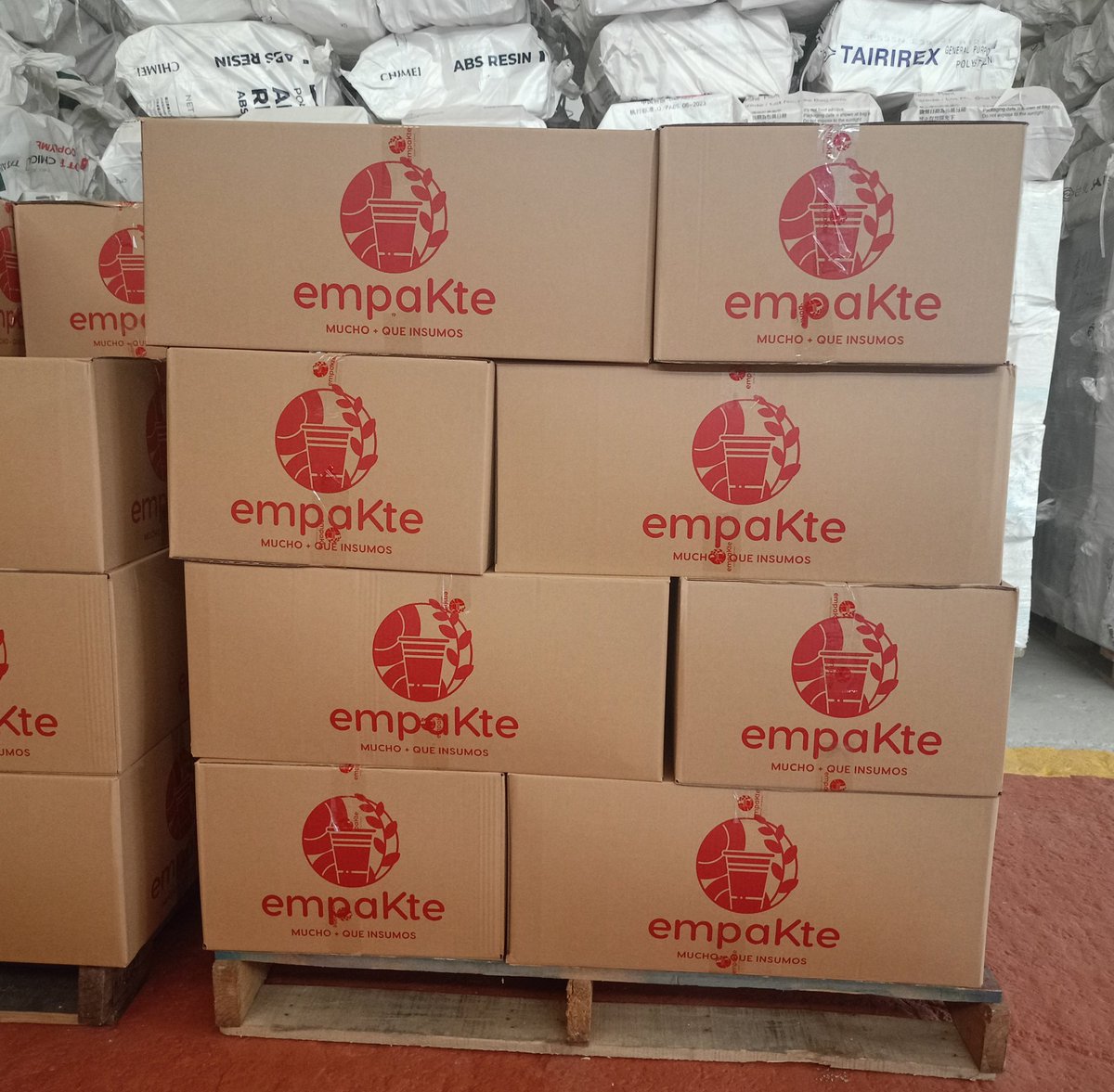 GHNordelo5's tweet photo. Visitamos la Mipyme "empaKte" de La Lisa, en la que dos máquinas chinas producen cada una 50 vasos por minuto, de 4 y 8 onzas, en cartón biodegradable. Su colectivo apuesta por la sustitución de importaciones y la  protección del medio ambiente. #Cuba #CDRCuba #UnidosXCuba https://t.co/6YkRaOjmg4