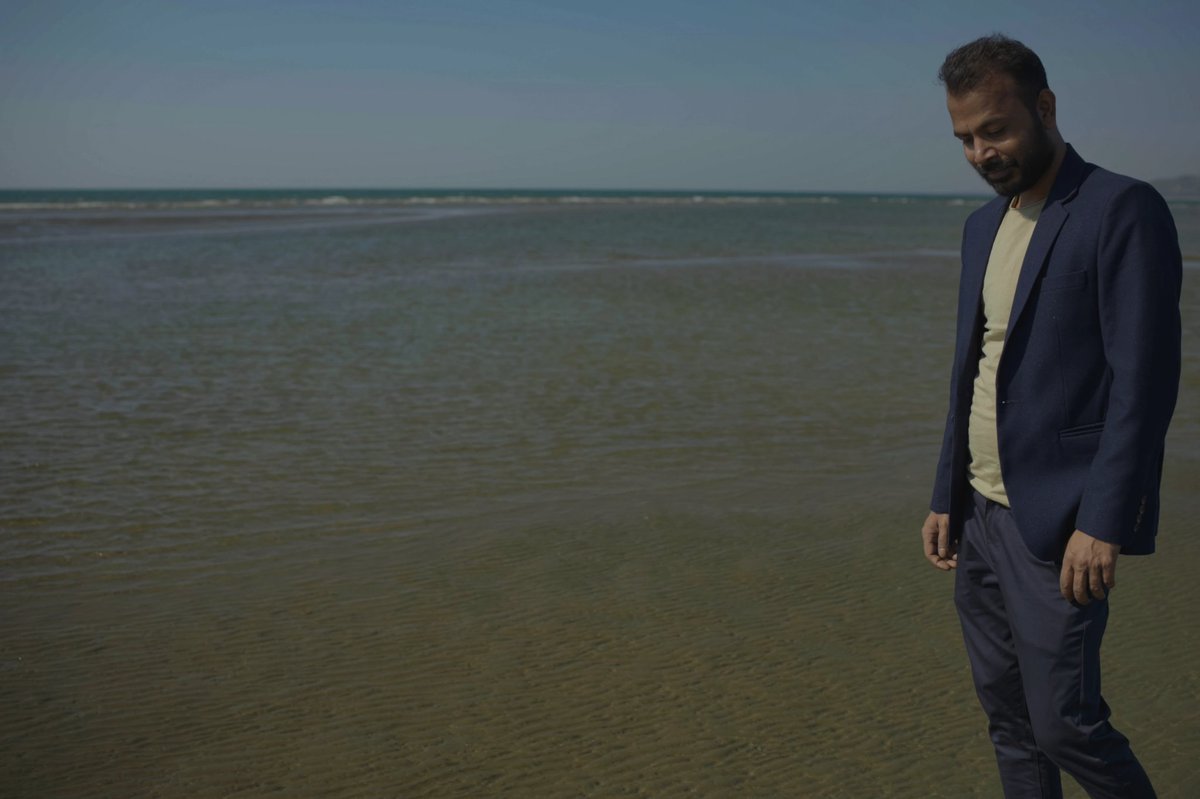 যে তটিনীর শুকালো জল ..
তারি কূল ভরে উঠবে কি?
যেথা পিপাসায় মরে ধূ ধূ ম্রু
তারি বুকে এসে লুটবে কি?
যে নিরাশা রচিল আগল
সে আগল কভু টুটবে কি?