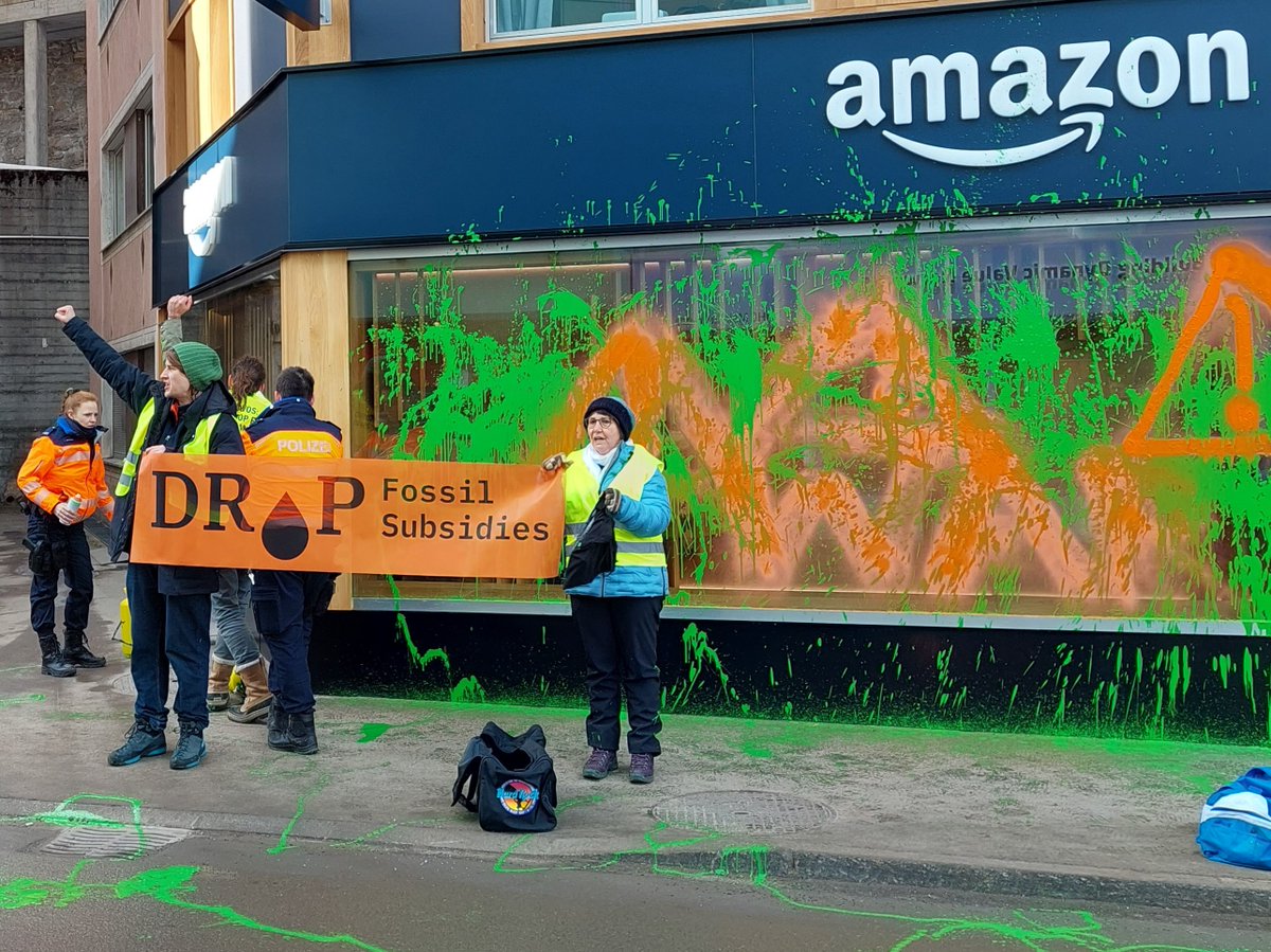 🔥Wir befinden uns in einer Klimakrise und brauchen internationale Foren, die eine Vielzahl von Stimmen zusammenbringen.

Diese dürfen jedoch nicht nur für die 1 % zugänglich sein, die für ihre Lobbyarbeit betreiben.

🌎 Bringt die Stimmen der tatsächlich Betroffenen zu Gehör