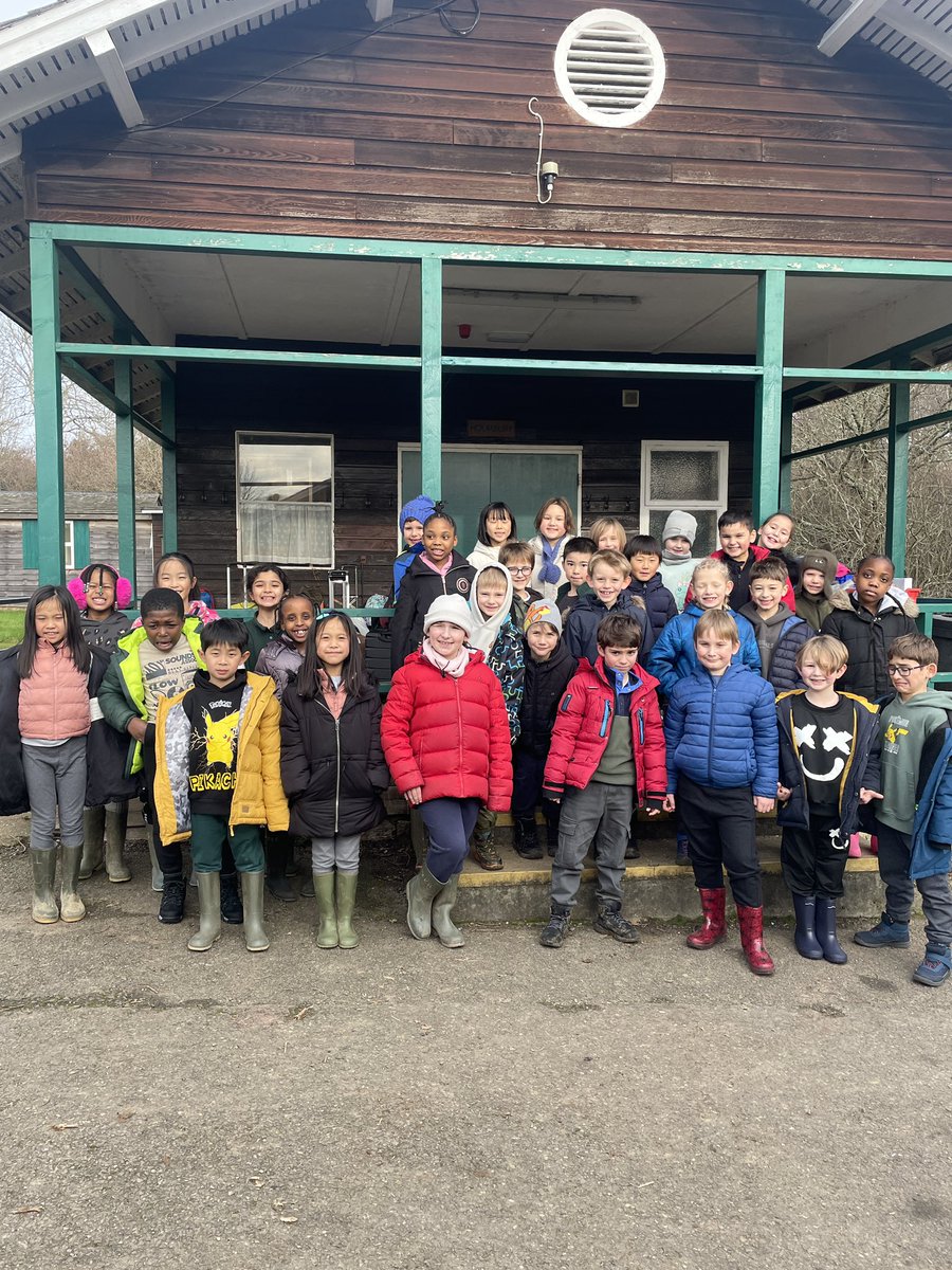 AlbionPrimary's tweet photo. Year 3 have had a delicious lunch and are on their way to their afternoon activities! 
#APSyear3
#APSresidential 
#APSvalues https://t.co/pi7AoI4aeK