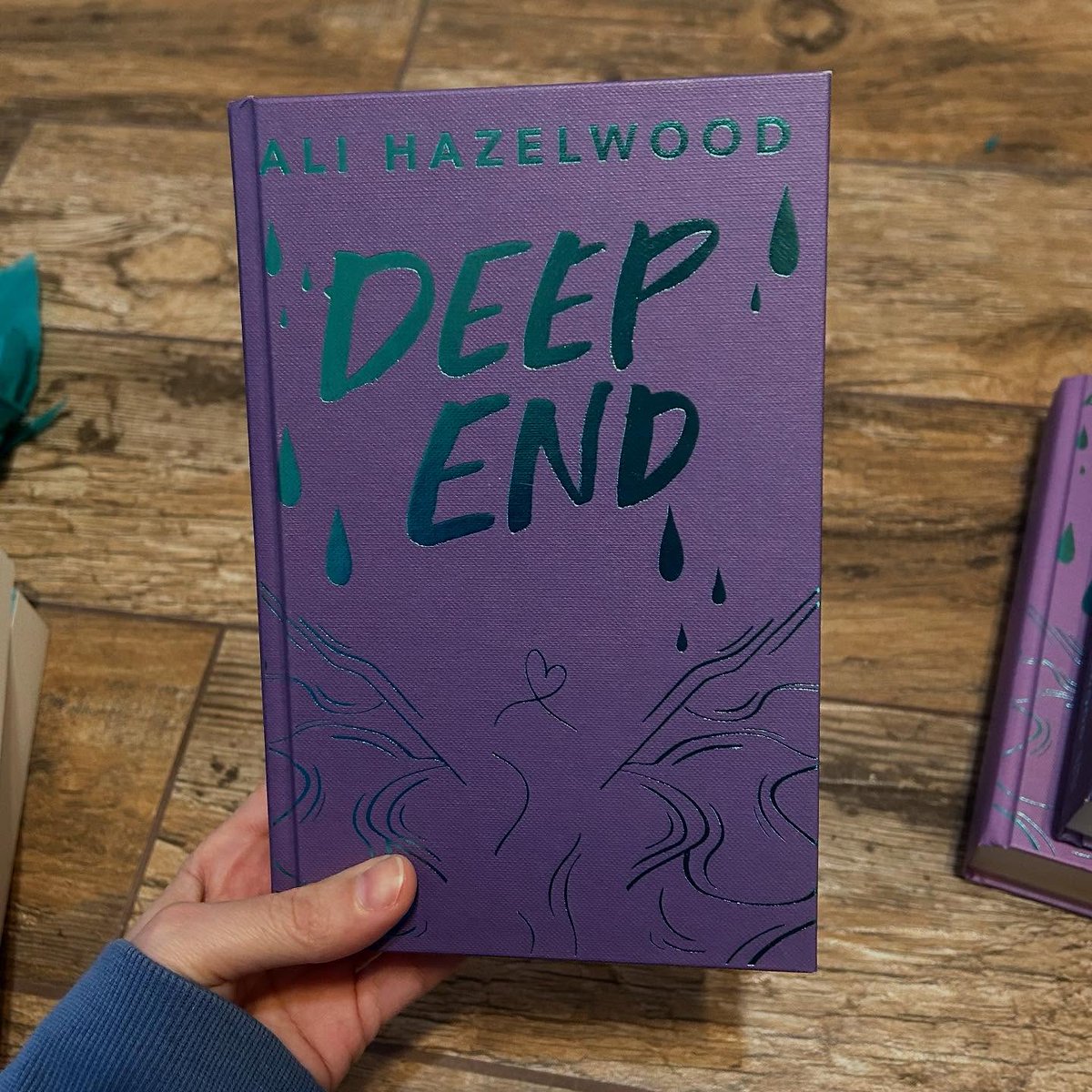 AliiHazelwood's tweet photo. Deep End is out February 4, and I just have to say a huge thank you to my UK publisher for those gorgeous hardcover ARCs! I also wrapped up a passion project draft and am excited for upcoming events with amazing authors. Hope to see you there!
 #romancenovels #Romance https://t.co/sk10baBCcb