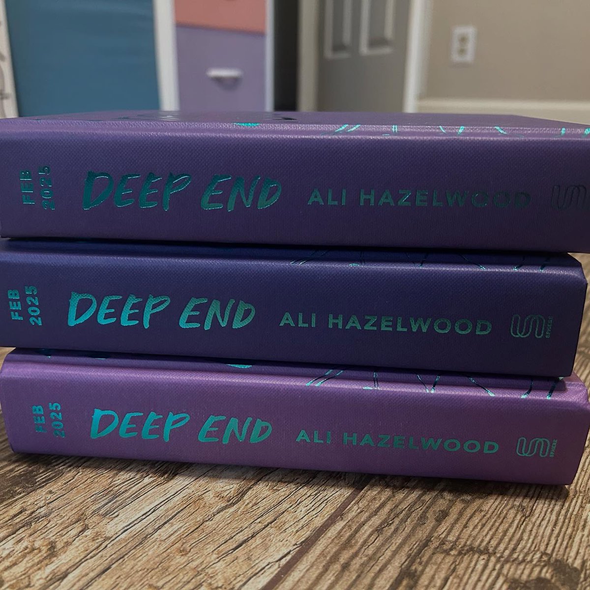 AliiHazelwood's tweet photo. Deep End is out February 4, and I just have to say a huge thank you to my UK publisher for those gorgeous hardcover ARCs! I also wrapped up a passion project draft and am excited for upcoming events with amazing authors. Hope to see you there!
 #romancenovels #Romance https://t.co/sk10baBCcb