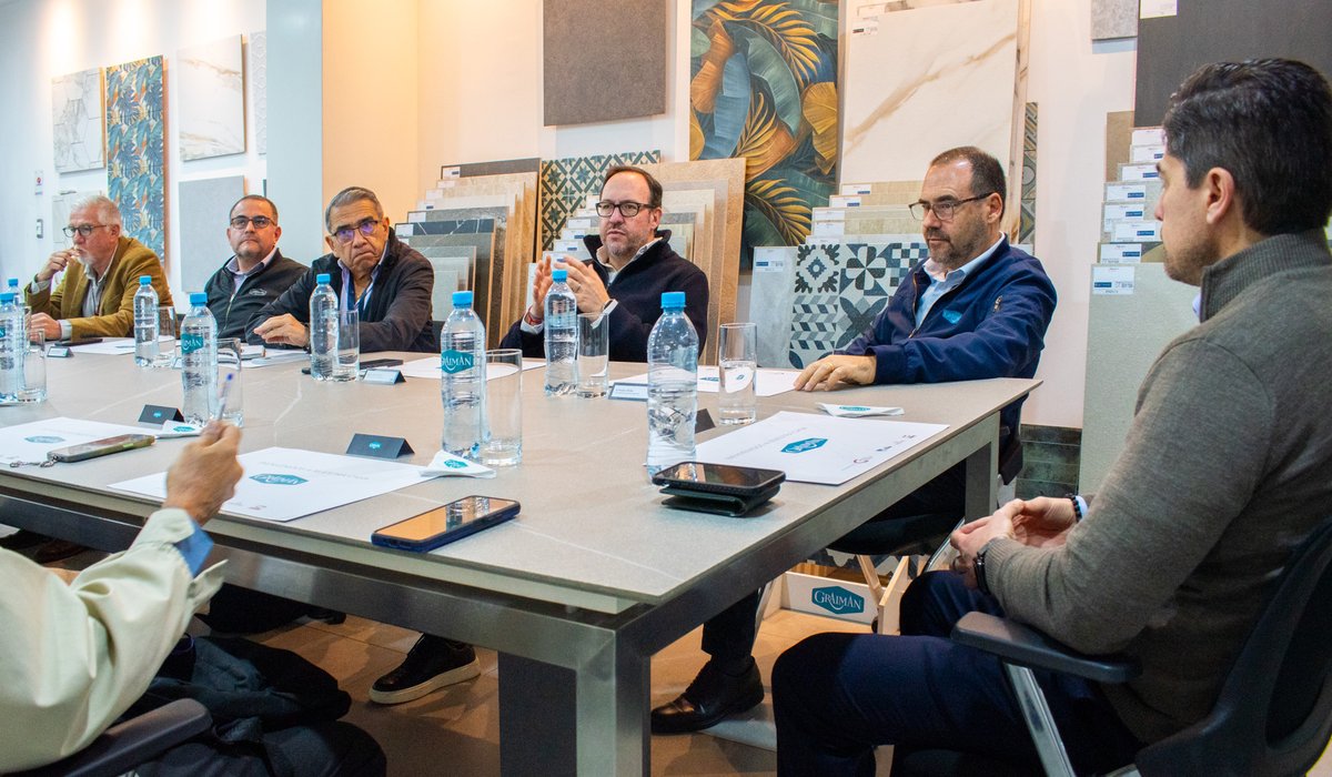 El Viceministro de Producción, Andrés Robalino, visitó nuestra empresa Graiman. Se abordaron temas con el Reglamento Técnico de Revestimientos Cerámicos para garantizar la calidad de los productos en el mercado 📷