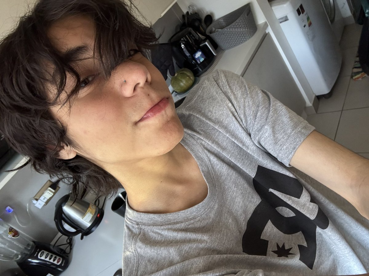 sebaa16br's tweet photo. 18 years old now!!!!! I’m so happyy https://t.co/8tcP90CT4G