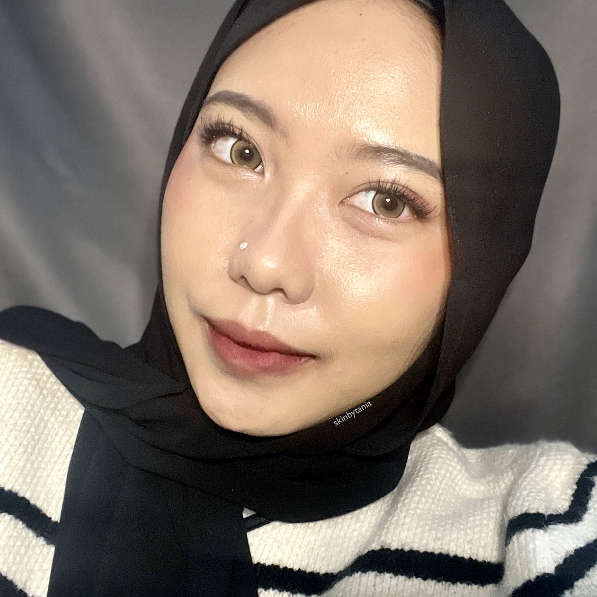 skinbytania's tweet photo. AKHIRNYAAA nemuin LIP TINT yang bisa aku jadiin blush dan eyeshadow JUGAAAK😋☝🏻

MAKEUP JADI SATSET cuma pake 1 liptint buat seluruh muka! warnanya juga sangat CANTIK + COCOK buat dijadiin 3in1 lip tint💗

the makeup.                                   the details https://t.co/wD2YJYwaZR