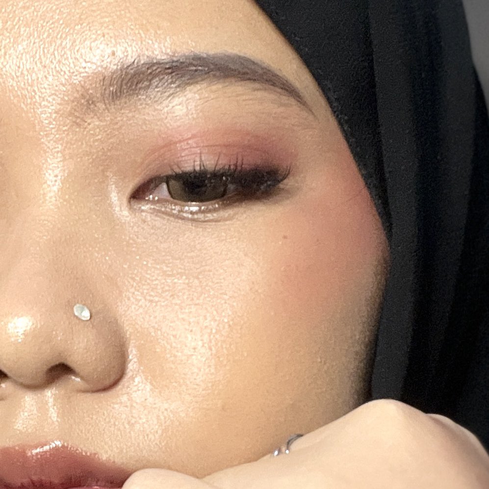 skinbytania's tweet photo. AKHIRNYAAA nemuin LIP TINT yang bisa aku jadiin blush dan eyeshadow JUGAAAK😋☝🏻

MAKEUP JADI SATSET cuma pake 1 liptint buat seluruh muka! warnanya juga sangat CANTIK + COCOK buat dijadiin 3in1 lip tint💗

the makeup.                                   the details https://t.co/wD2YJYwaZR