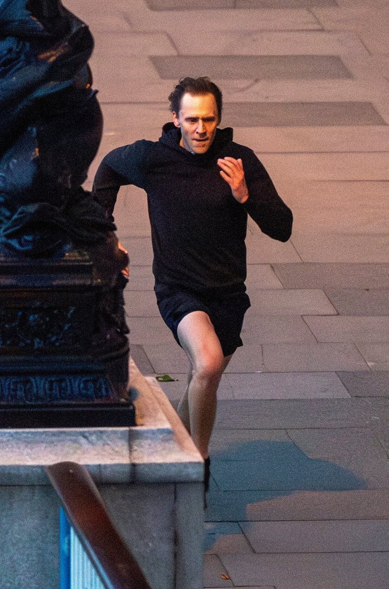 MilicaPloca's tweet image. #ManagerMonday  🔥 Who will win?  🤔🏃‍♂️😵‍💫🤪
#TomHiddleston #JonathanPine #TheNightManager