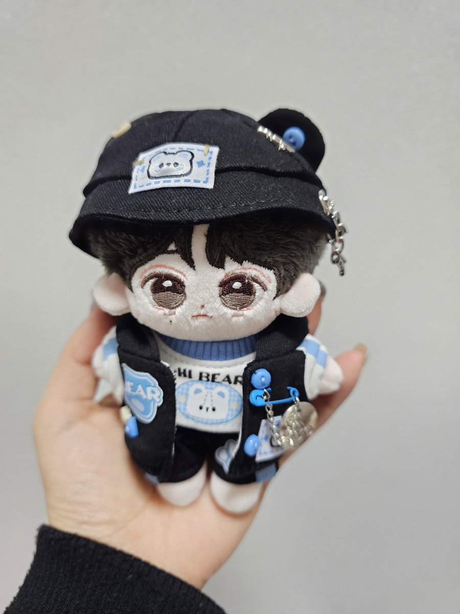 10nyeolcm's tweet photo. 우리애기 열딩이 꼬까옷 사줌🥹
열딩이 안경도 열심히 오는중 후헤헿
@YEOLDINGEE 
이리봐도 저리봐도 예쁜 아기🩵🩵 https://t.co/q0ZBBTMEbE