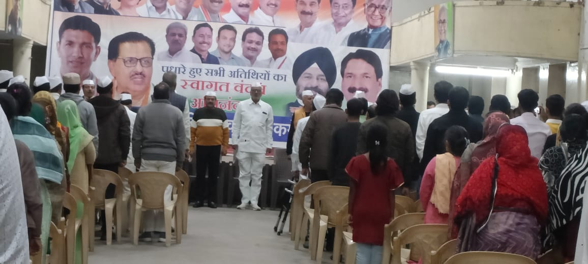 sajjanvermaINC's tweet photo. इंदौर में गांधी भवन में कांग्रेस सेवादल के कार्यकर्ताओं की बैठक में सम्मिलित हुआ तथा उपस्थित कार्यकर्ताओं को संबोधित किया। https://t.co/bzwfCvHr0m