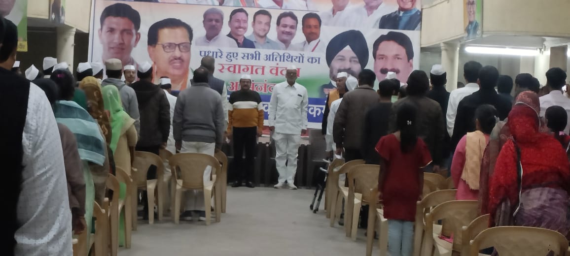 sajjanvermaINC's tweet photo. इंदौर में गांधी भवन में कांग्रेस सेवादल के कार्यकर्ताओं की बैठक में सम्मिलित हुआ तथा उपस्थित कार्यकर्ताओं को संबोधित किया। https://t.co/bzwfCvHr0m