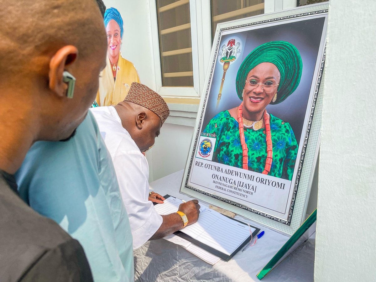 captain_taiwo_'s tweet photo. Hon. (Dr) Oladipupo Adebutu, accompanied by members of the Ogun State House of Assembly, led by Minority Leader Hon. Lukman Adeleye, and PDP leaders, paid a condolence visit to the family of the late Hon. Adewunmi Onanuga (Ijaya).

May her soul rest in peace. https://t.co/ONyocBUF7L