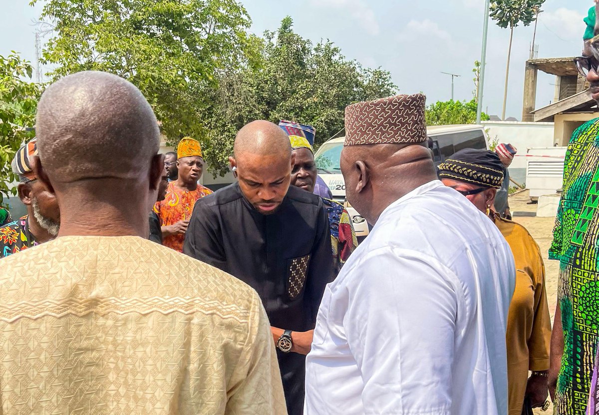 captain_taiwo_'s tweet photo. Hon. (Dr) Oladipupo Adebutu, accompanied by members of the Ogun State House of Assembly, led by Minority Leader Hon. Lukman Adeleye, and PDP leaders, paid a condolence visit to the family of the late Hon. Adewunmi Onanuga (Ijaya).

May her soul rest in peace. https://t.co/ONyocBUF7L