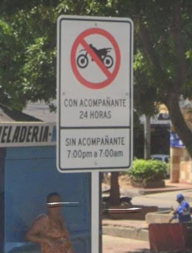 JOSEPINPA's tweet photo. Para inmovilizar las motos el horario de los duelos de los patios y los @TransitoMebar1 es de 7pm a 7am sin acompañante, pero la normativa @alcaldiabquilla y @TransitoBaq dice que es de 7pm a 6 am.

https://t.co/2bgI2uiGJM https://t.co/k4NiOs4DE5