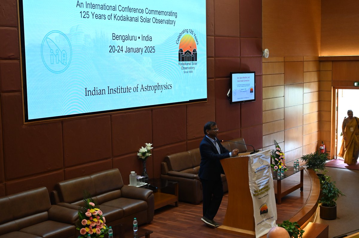 IIABengaluru's tweet photo. ... spoke at the inaugural session. Around 200 solar astronomers from across India and abroad have gathered to talk about the latest in🌞solar research and plan for the future! 

@IndiaDST @karandi65 @kodaiastronomy @VBOKavalur @CosmosMysuru @doot_iia @asipoec #KSO125 https://t.co/vcWJBlJeV1