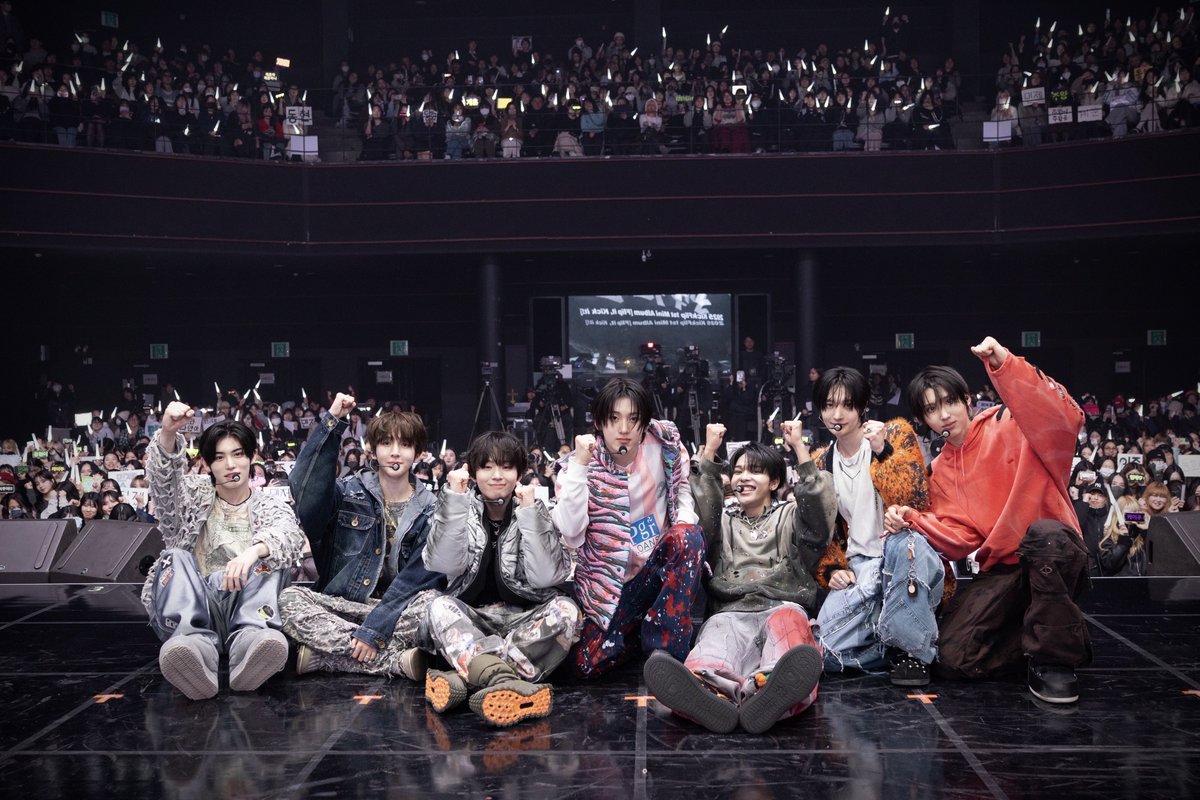 kickflip_jype's tweet image. 📸ᴋɪᴄᴋᴋɪᴄᴋᴅᴀʏ

250120
KickFlip DEBUT SHOWCASE

#KickFlip #킥플립
#Mama_Said #뭐가되려고
#Flip_it_Kick_it
#KickFlipDebut
#KickFlipSaid_이제시작인걸