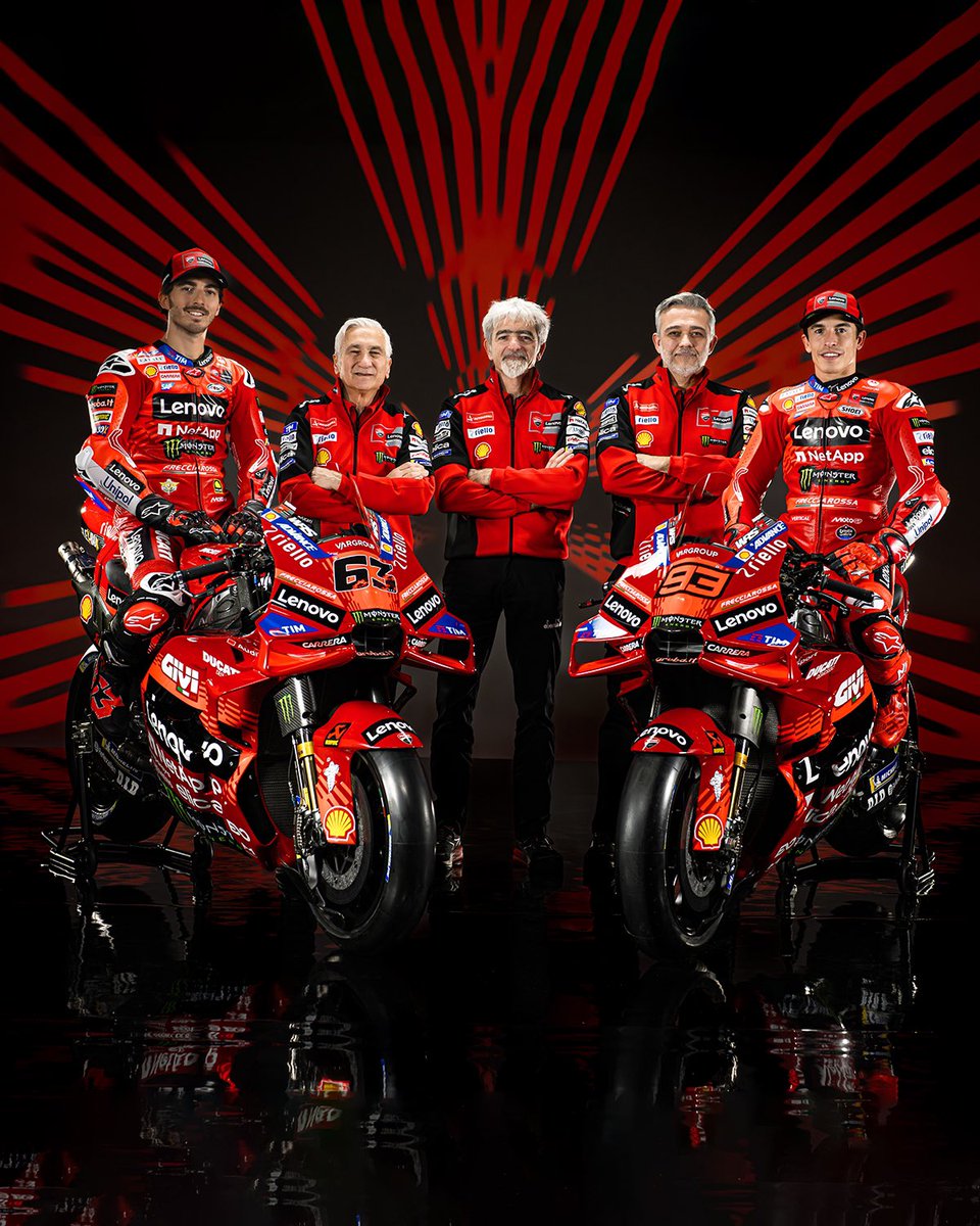 ducaticorse's tweet photo. 📸❤️ First family portrait 
Aiming for excellence in 2025 as #DucatiLenovoTeam
 
#CampioniInPista #Ducati #ForzaDucati https://t.co/1DdlGFqdAz