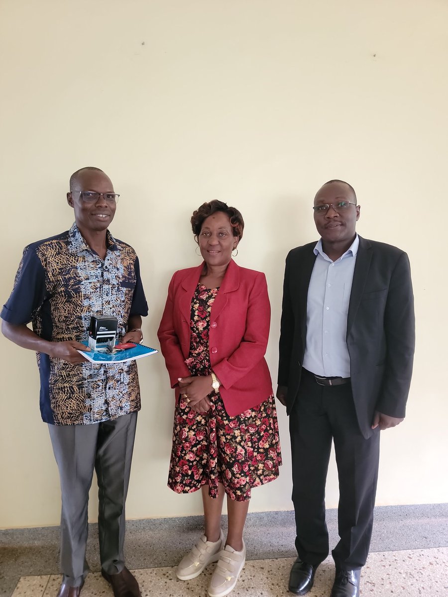 MakCAES's tweet photo. Principal @MakCAES Prof @goret69 &amp; staff, reps from Mak Internal Audit &amp; HRD, Head DARS rep &amp; Farm Manager @MUARIK1 witnessed the handover of the Office of Director @MUARIK1 from Dr Okello Cyrus Ongom to Dr Peter Ebanyat. Congz Dr Ebanyat &amp; thank you Dr. Okello for job well done. https://t.co/X3zCVdjuTS