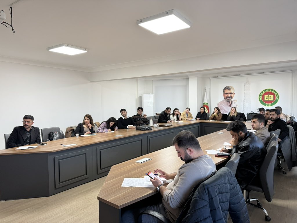 HalitADVAN's tweet photo. Diyarbakır Barosunun genç avukatları ile Muris Muvazaası ve Vekalet Görevini Kötüye Kullanma Sebebi ile Tapu İptali ve Tescil Davaları konulu atölye çalışmasını gerçekleştirdik. https://t.co/dKj7uNlclZ