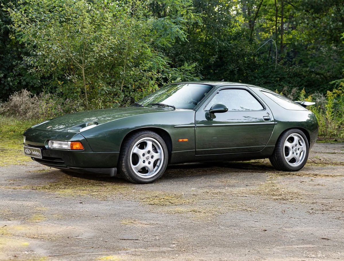 FlawlessSpec's tweet photo. Oak Green Metallic Porsche 928 GTS https://t.co/6JWNwXUsC4