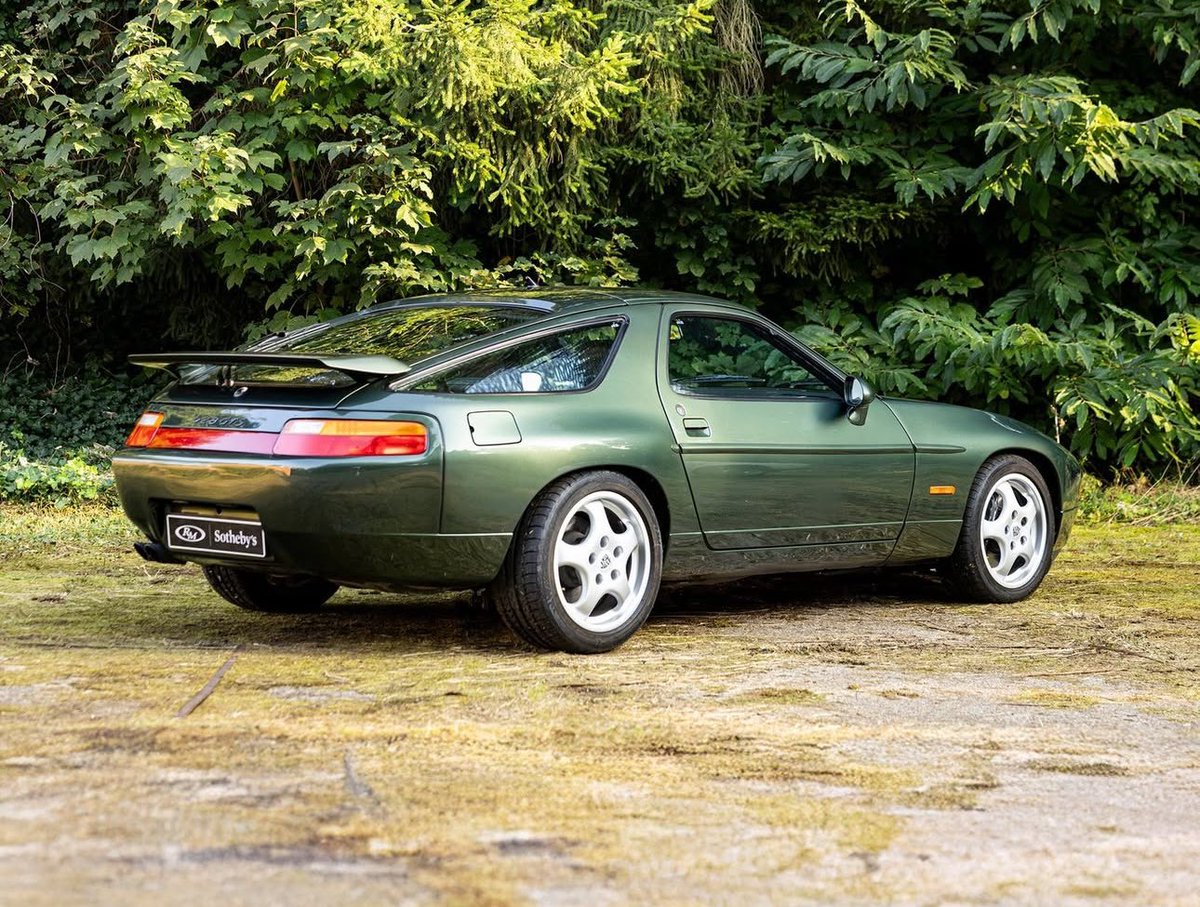 FlawlessSpec's tweet photo. Oak Green Metallic Porsche 928 GTS https://t.co/6JWNwXUsC4