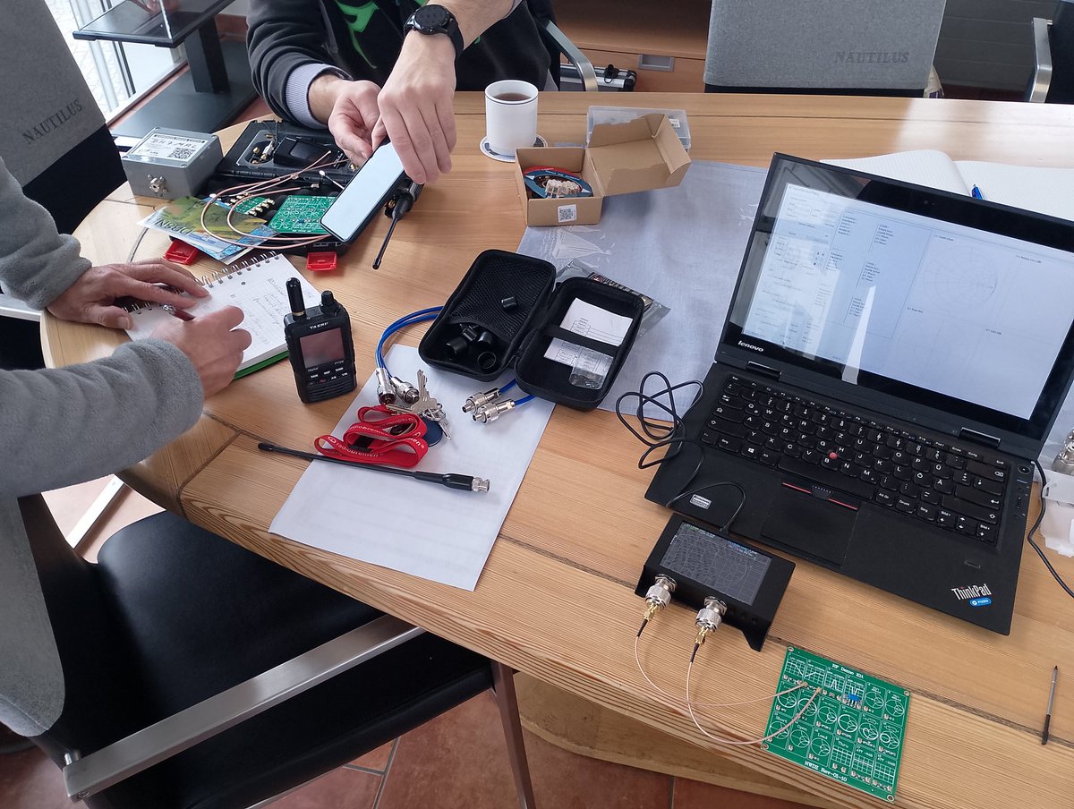 DARC_i14's tweet photo. Weather: gray and cold
Workshop: compfy and awesome 🤗 https://t.co/65eyTPCww7