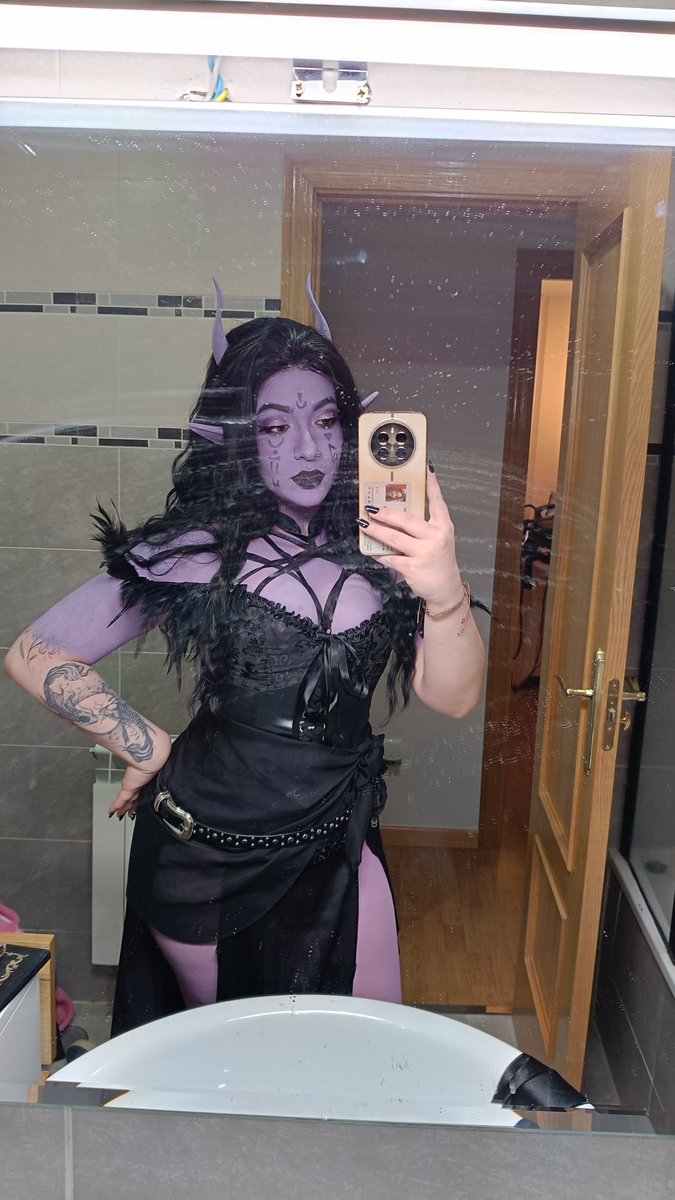 •°. Hela *࿐•° 📖 1984 tweet media