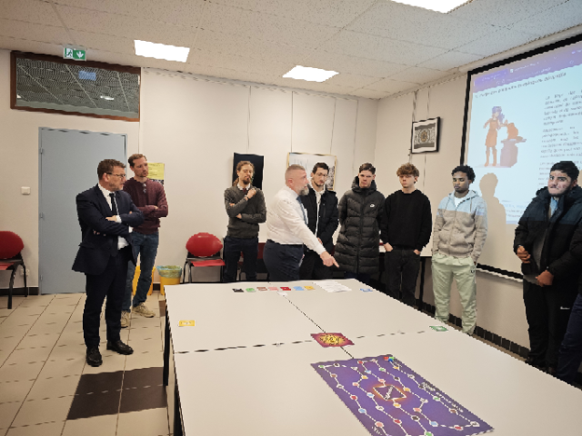 Lycee_Monnet's tweet photo. Matinée de sensibilisation aux principales caractéristiques de l'intelligence artificielle ce matin au lycée Jean Monnet pour nos élèves de 1ère inscrits en spécialité NSI, en présence de MM. Olivier Klein et Sébastien Lorentz, respectivement Recteur et Drane de notre académie. https://t.co/oRNfKqeo8i