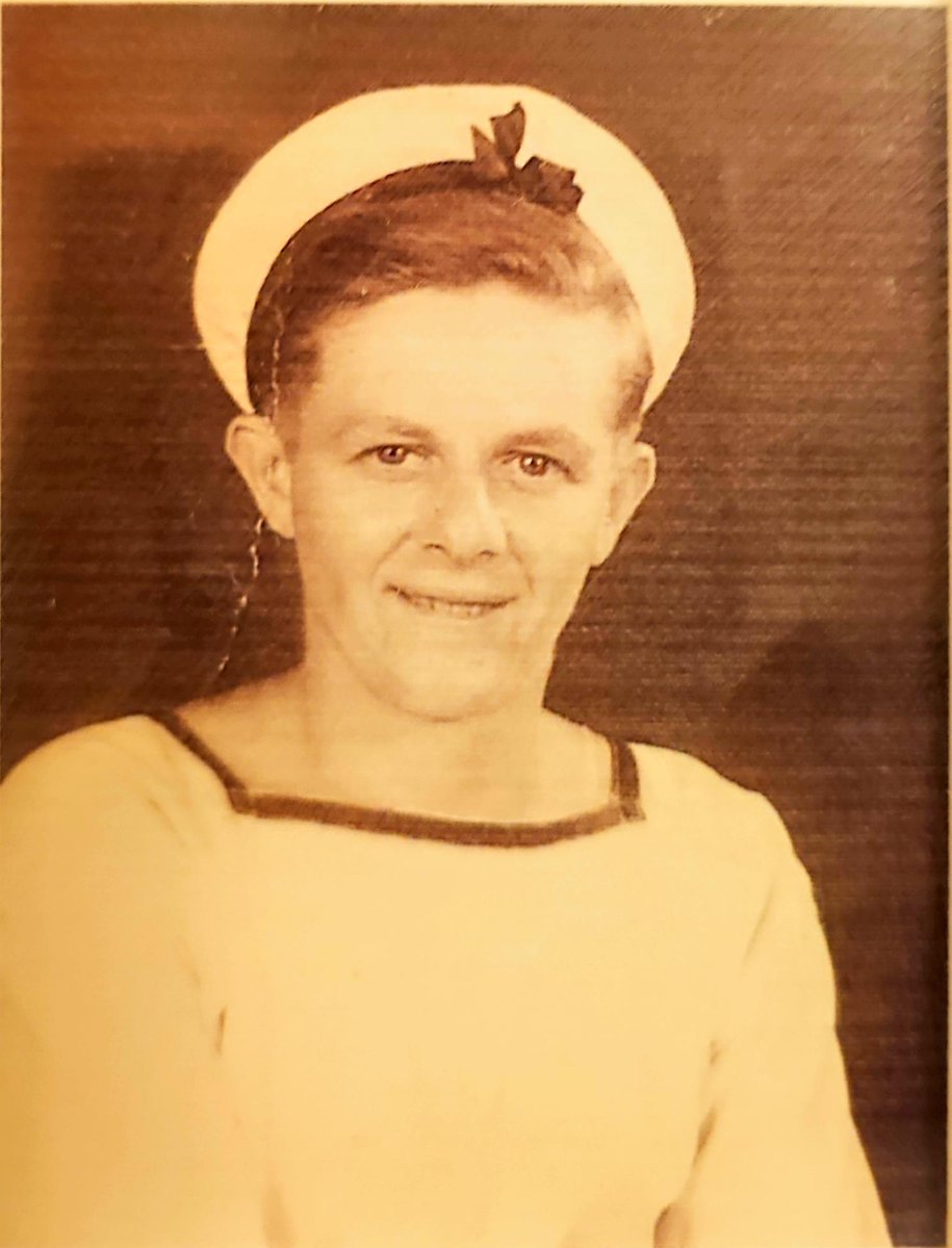 I don't usually do heavenly birthdays, but this one's an exception. 

This handsome chap is my Dad, in his Navy attire, taken in either 1943 or 1944. 

He was born on 20 January 1925, so he's 100 years old today. Happy birthday Dad!

Cherish your parents while they're with you!