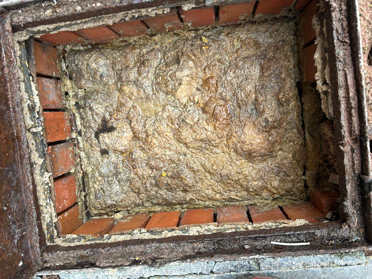 Starting the week preventing this👇🏼Sewer misuse that causes avoidable blockages #BeABinnerNotABlocker