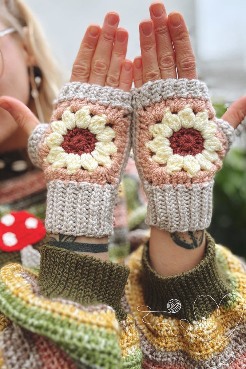 BloomAndMoon's tweet photo. Keeps you warm and lets you crochet outside 🧶 https://t.co/8qQnMlXreh