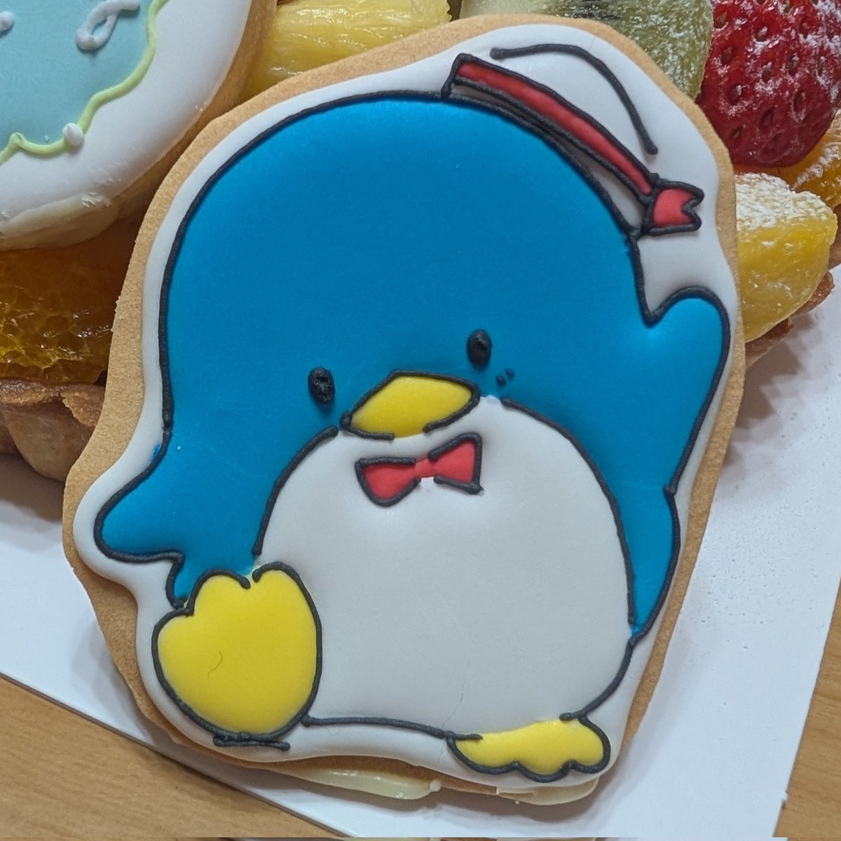 1121Dazai's tweet photo. 誕生日ケーキにいたタキシードサムにアイコン変えました！これからもよろしくお願いします‼️ https://t.co/xu8sStFvLr