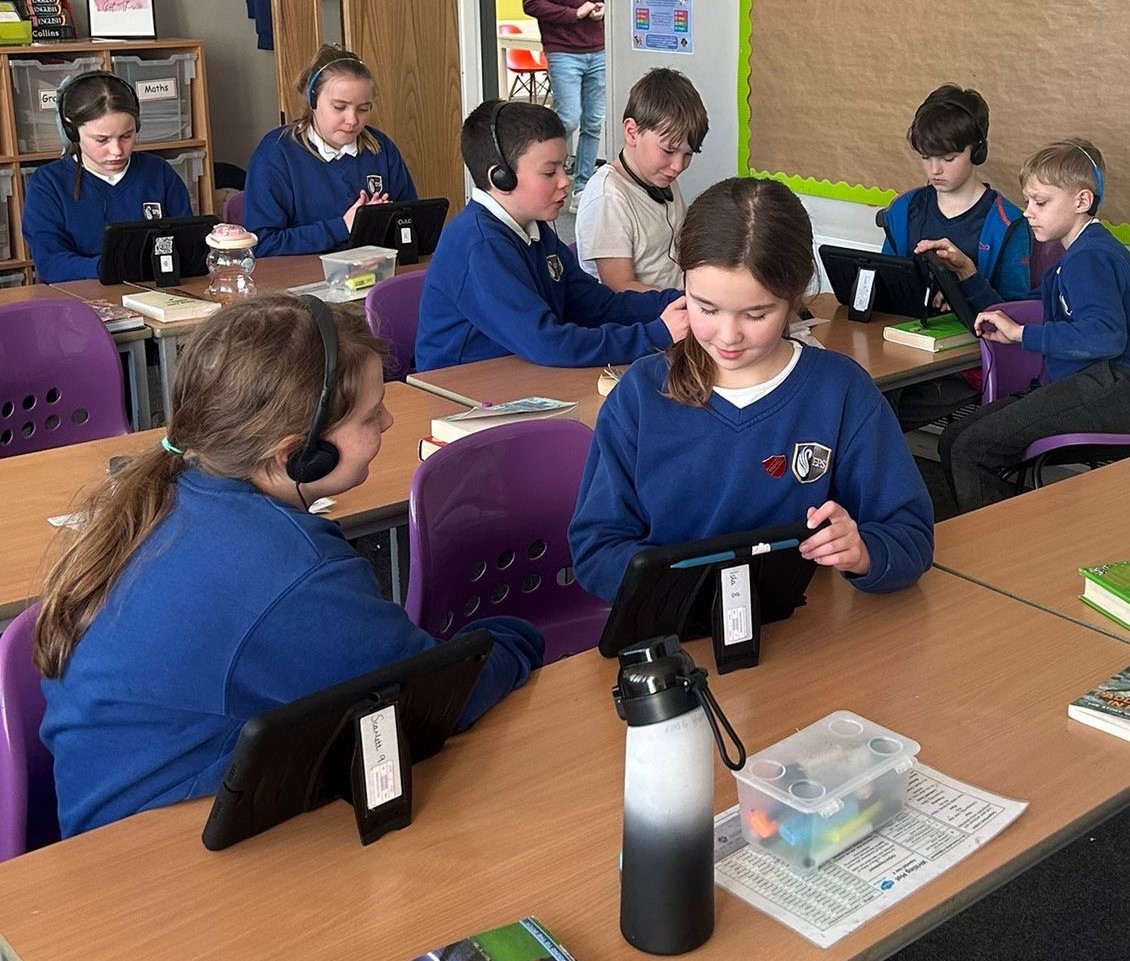 EllesmerePS's tweet photo. Almond class have been producing musical compositions using the 'Garage Manager' app on their iPads. Composition is one of the main strands in our music curriculum, along with listening and performing. https://t.co/4mm9oPPI40