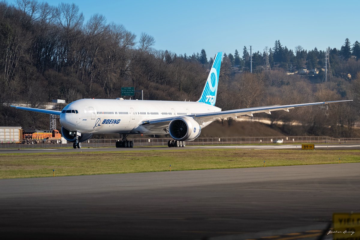 Boeing 777X tweet media