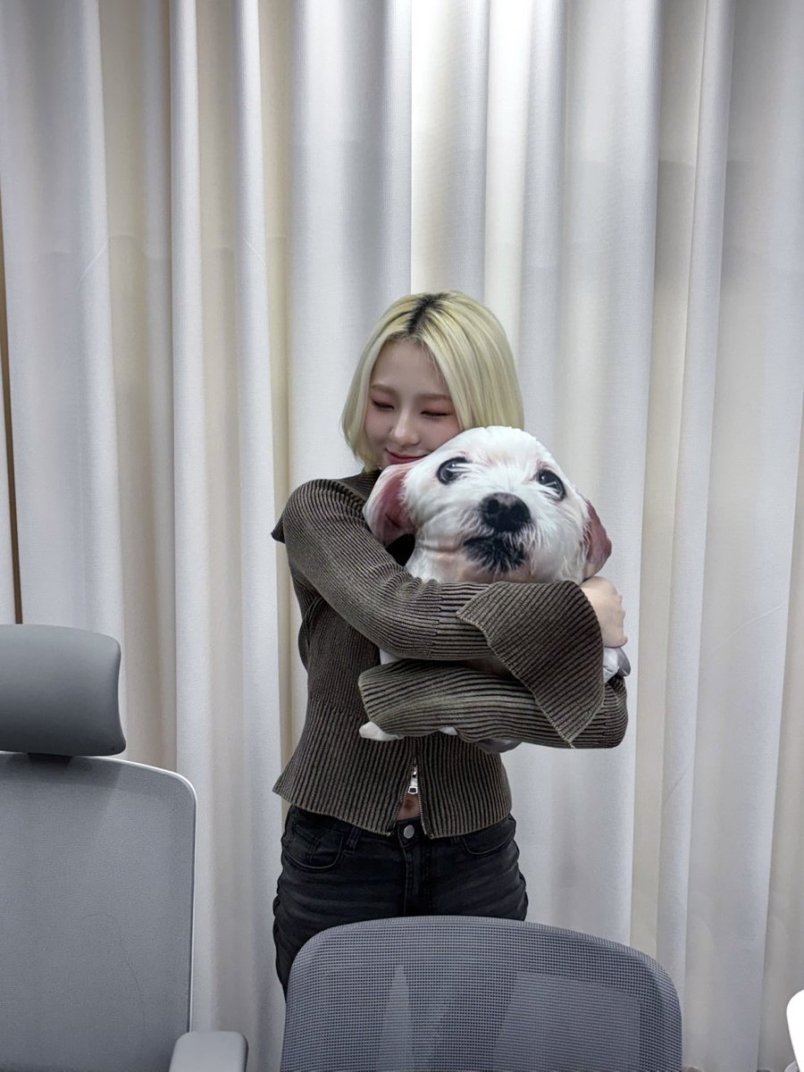 I_m_chillin's tweet photo. 윌링🐶 우리 이번주도 화ㅇㅣ팅 💌

#ICHILLIN #아이칠린 #CHAERIN #채린 https://t.co/aJ8utPcmN0