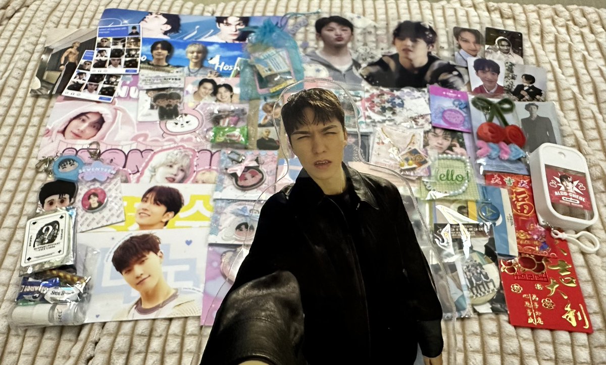 vernon nagaayos ng natanggap na freebies over the weekend (habang umiiyak)

salamat boo!!!!