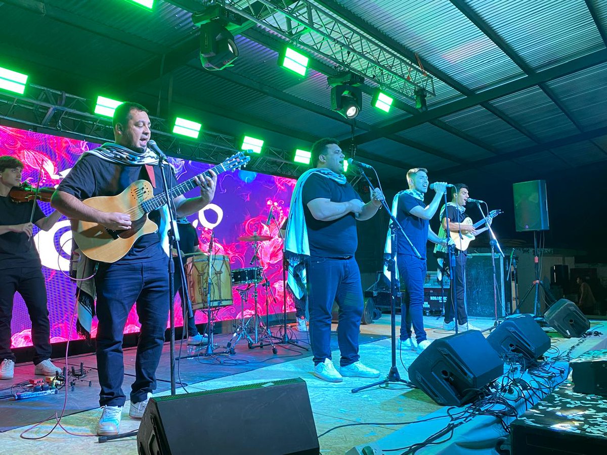 juliobanuelosok's tweet photo. #Traslasierra participé del Festival de las #PlayasDoradas en #ArroyoDeLosPatos! 🌊.
Siempre es un gusto acompañar a #MirtaPonce, Jefa Comunal, y a todos los vecinos y turistas en este evento que revive y expone la identidad y características más queridas de esta localidad. ✨ https://t.co/Nm6HrbMdQT