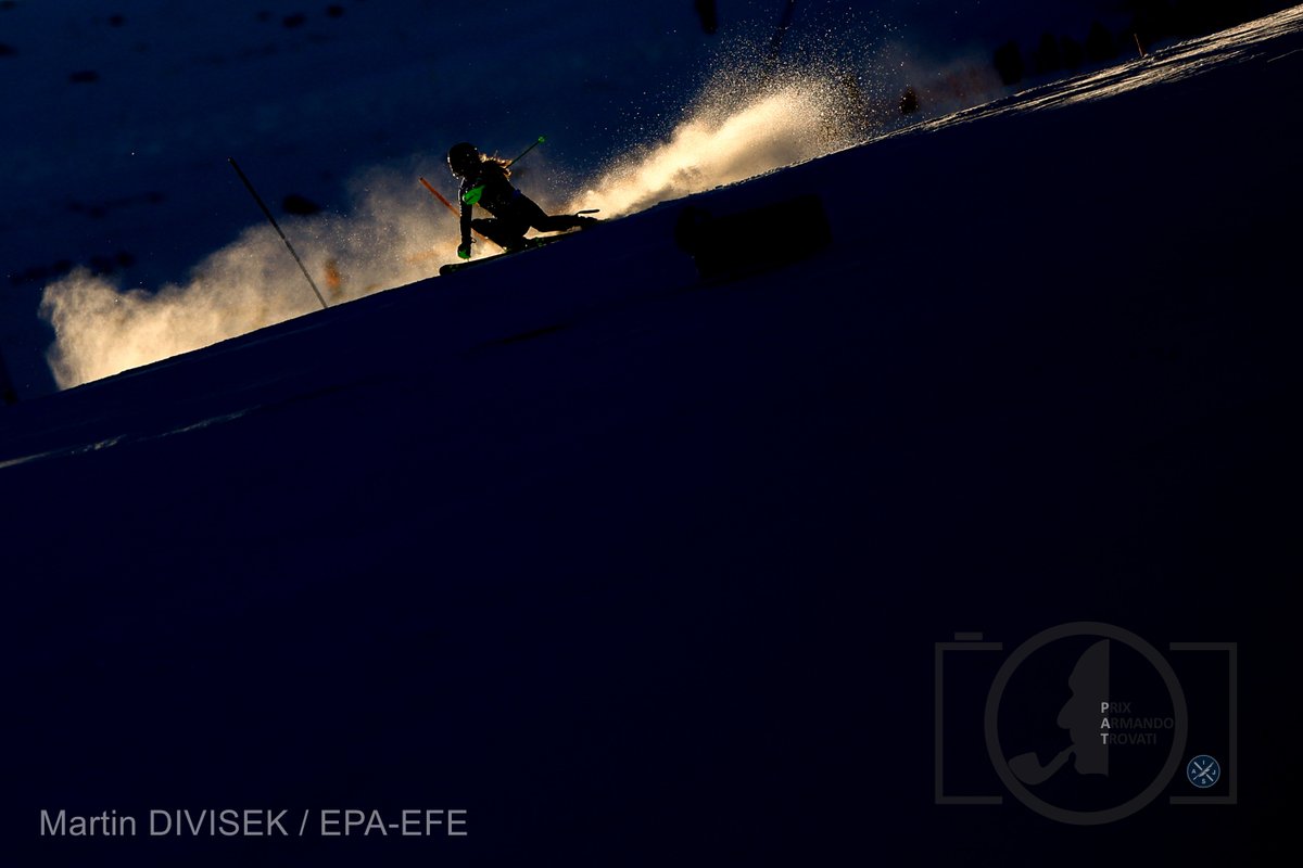 Lara Della Mea of Italy in action during the first run of the Women's Slalom race at the FIS Alpine Skiing World Cup in Jasna, Slovakia, 21 January 2024. 
MARTIN DIVISEK/EPA-EFE/
#PATrovati #Skialpin #Photocontest #skiphotography #Italia #Slovakia #Jasna #AIJSPrixArmandoTrovati