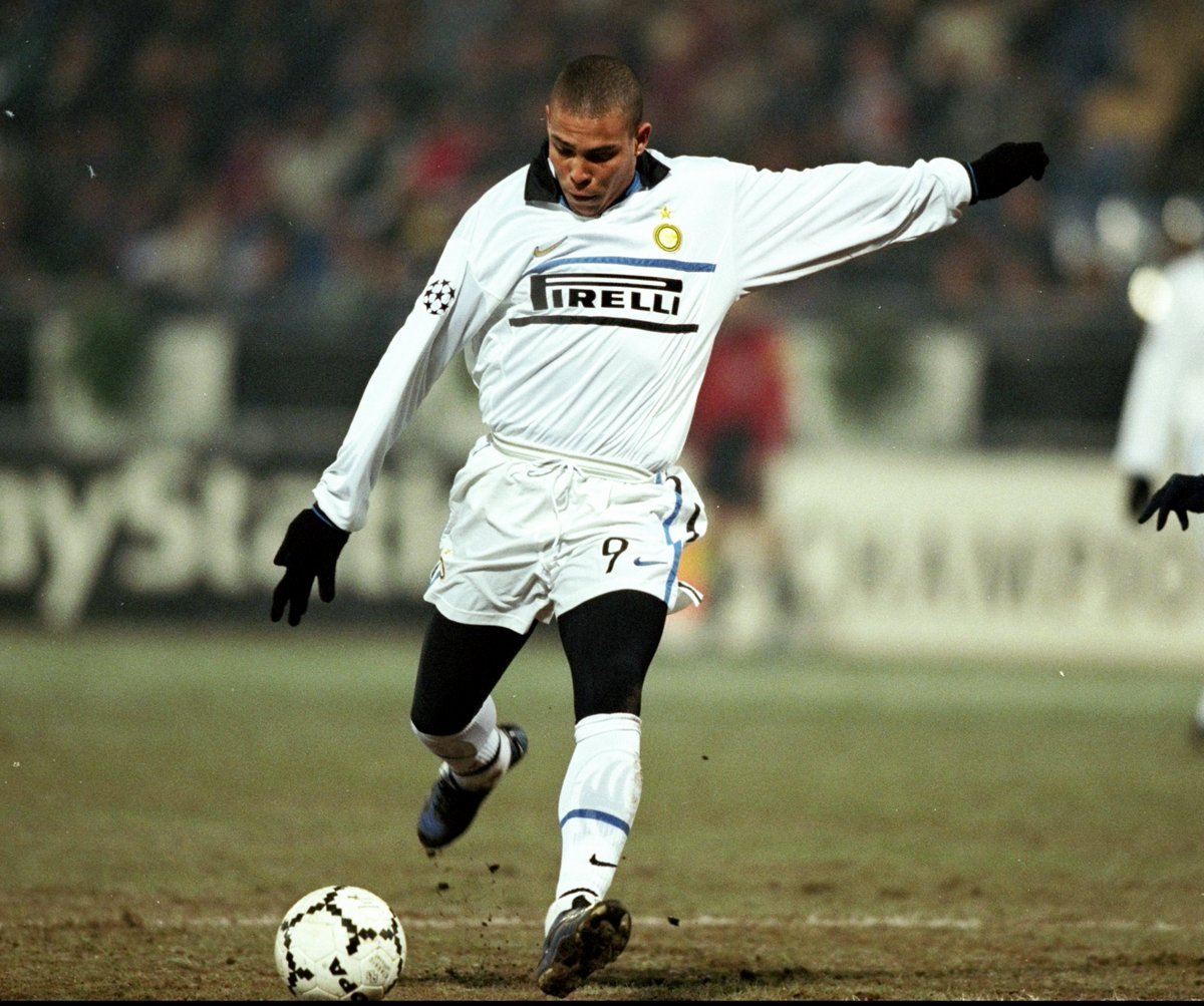 90sfootball's tweet photo. R9 🙌 https://t.co/EKUOFqcnPf