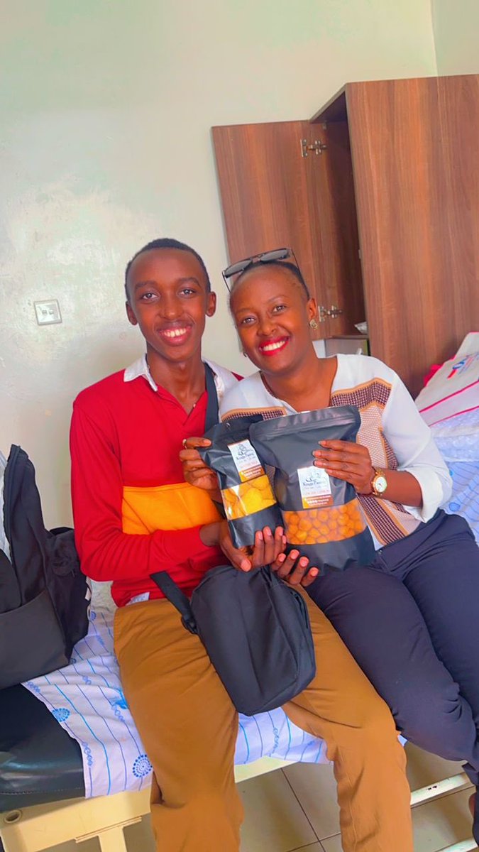 KingzPastry1's tweet photo. Long time my loving clients it’s coming to the end of January and our P7 candidates are getting their results back. Why don’t you gift them with  some delicious daddies and mouth warming cookies at only 150000 UGX . For orders call or send a message on 0706553030 . Thank you . https://t.co/YRUkR4lMTg