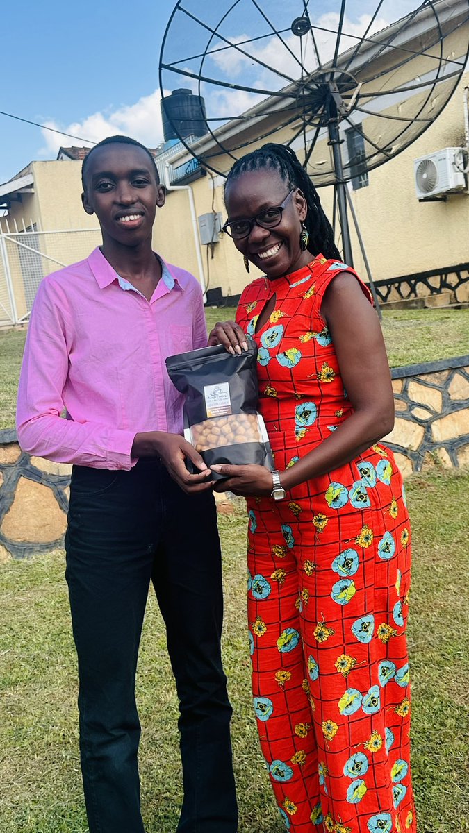 KingzPastry1's tweet photo. Long time my loving clients it’s coming to the end of January and our P7 candidates are getting their results back. Why don’t you gift them with  some delicious daddies and mouth warming cookies at only 150000 UGX . For orders call or send a message on 0706553030 . Thank you . https://t.co/YRUkR4lMTg