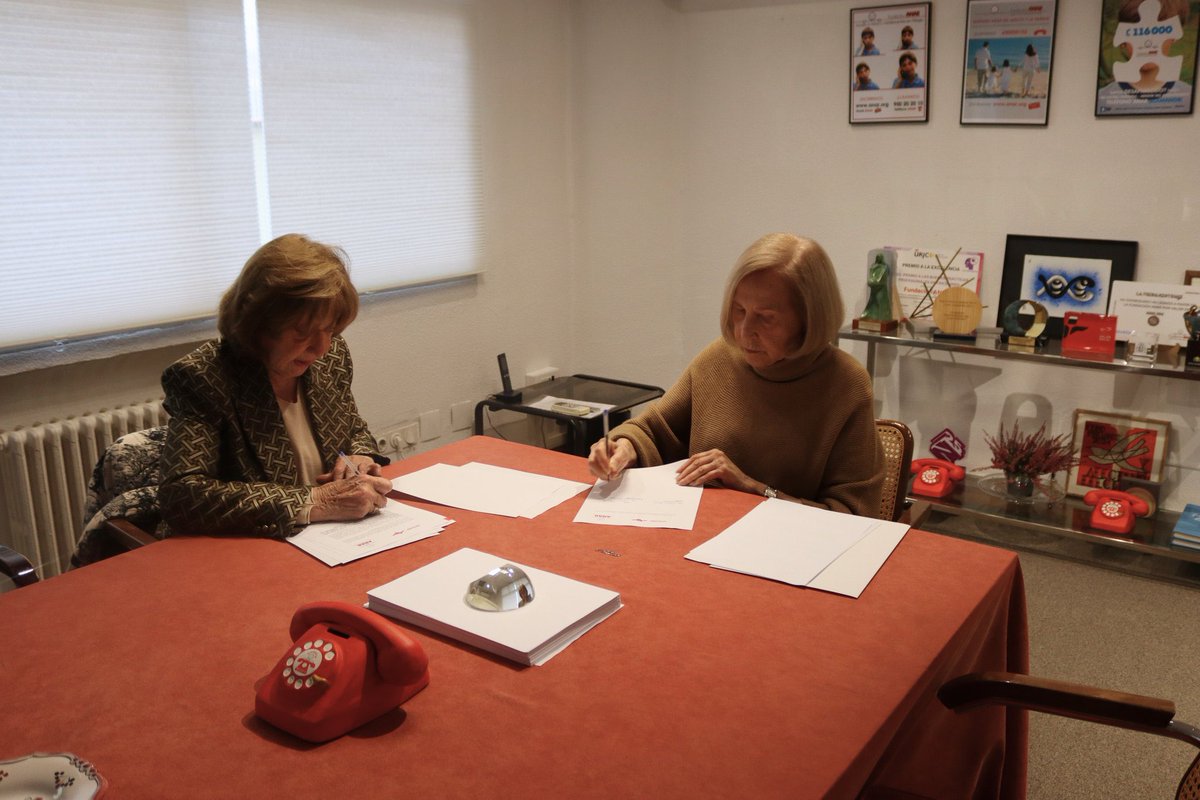 APRAMP's tweet photo. 🤝 #APRAMP y @FundacionANAR firmamos un convenio para reforzar la atención a menores y adolescentes en riesgo de trata y/o explotación. Esta alianza facilitará la derivación de casos y el trabajo conjunto en su protección.
🔗Descubre más en https://t.co/ueWco70yP0

#ContraLaTrata https://t.co/yorak961J0