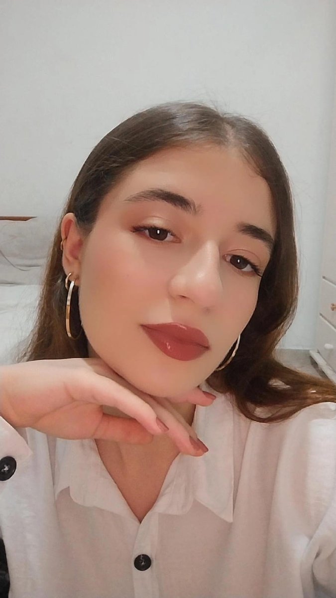 FehPafaro's tweet photo. Eu amo tanto essa mulher senhora e senhores, agr é a melhor tela de bloqueio da minha vida! https://t.co/WHtxwd68Kb